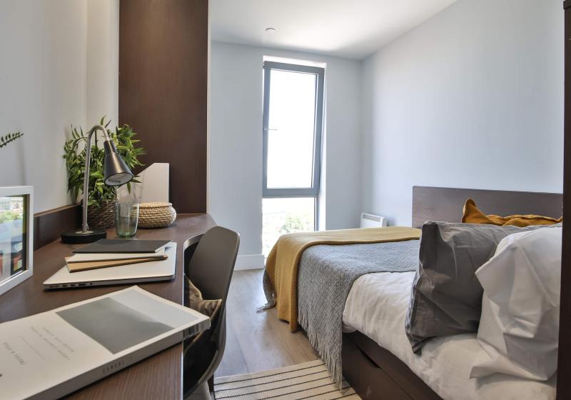Gold En Suite - iQ Penworks House