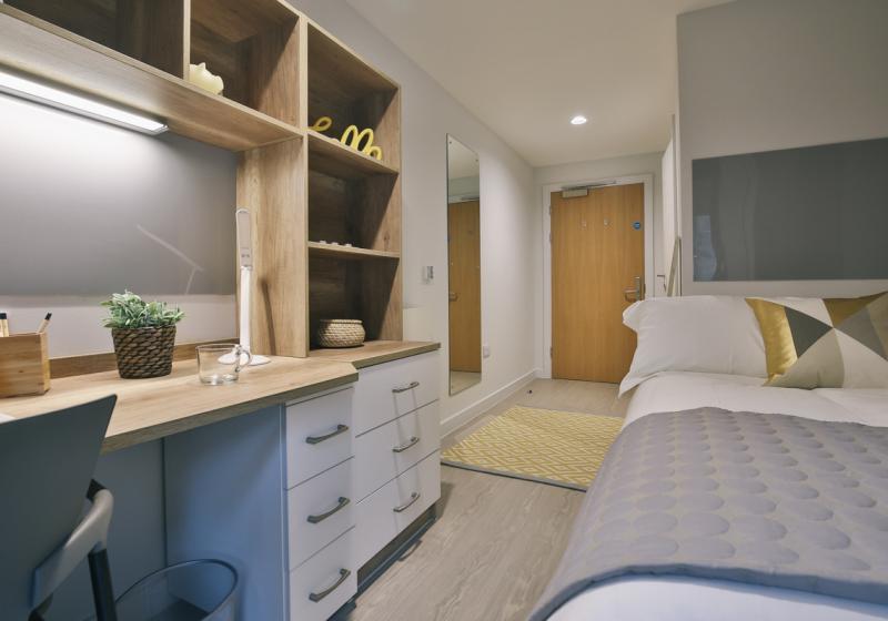 Bronze En Suite - iQ Elgin Place