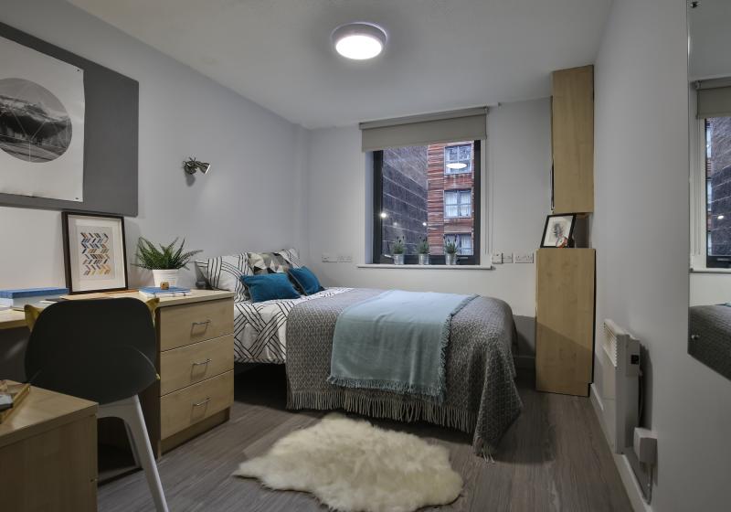 Silver En Suite - iQ Brocco