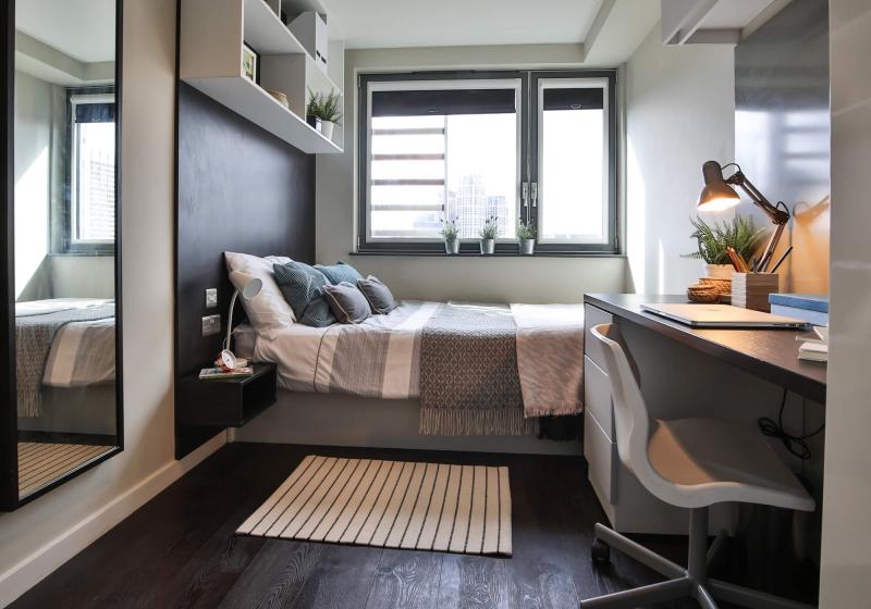Silver 2 Bed Apartment Plus - Paris Gardens@Londonist