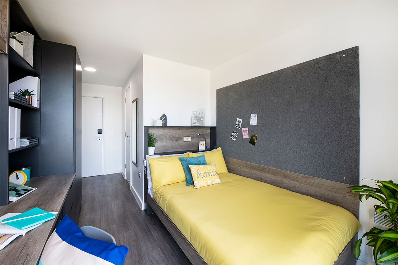 Standard En Suite - Anglia House