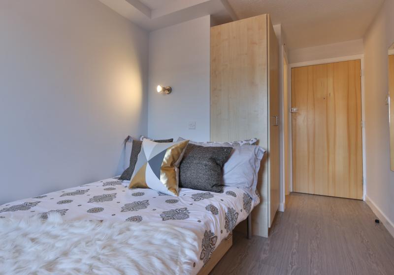 Bronze En Suite Plus - iQ Hayes Wharf