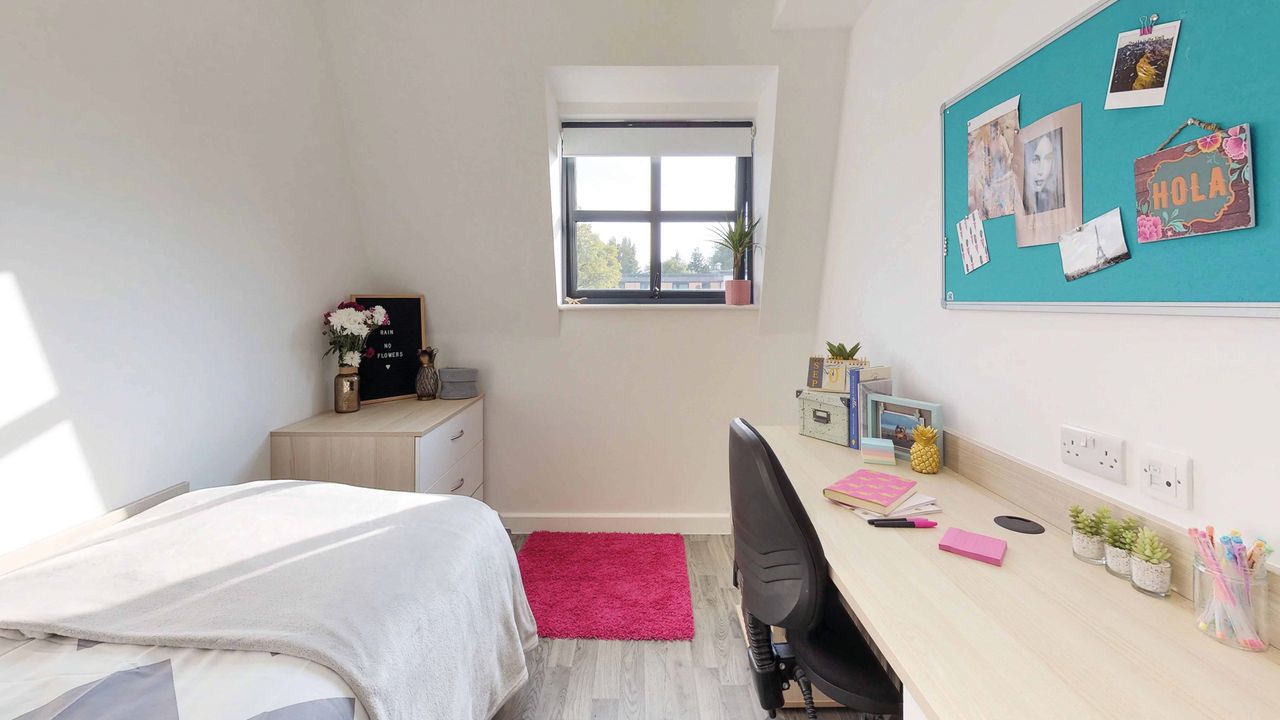 Classic Ensuite - Castle Hill