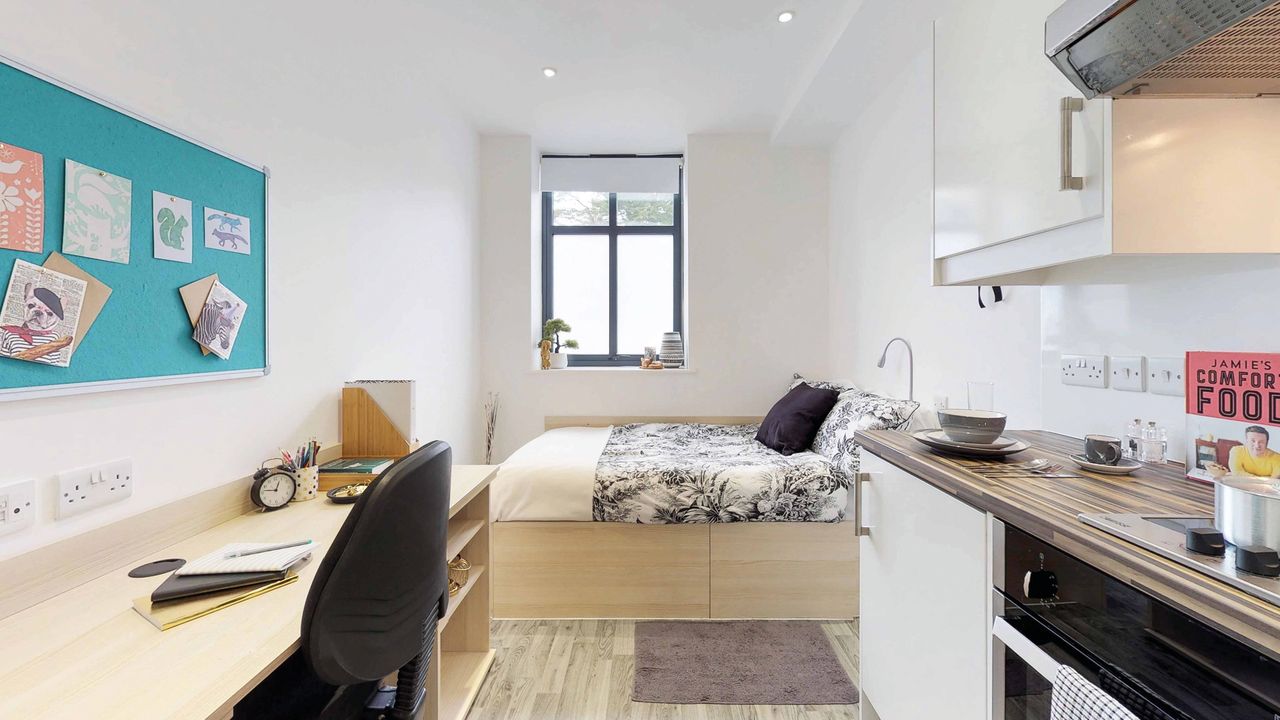Classic Studio - Castle Hill