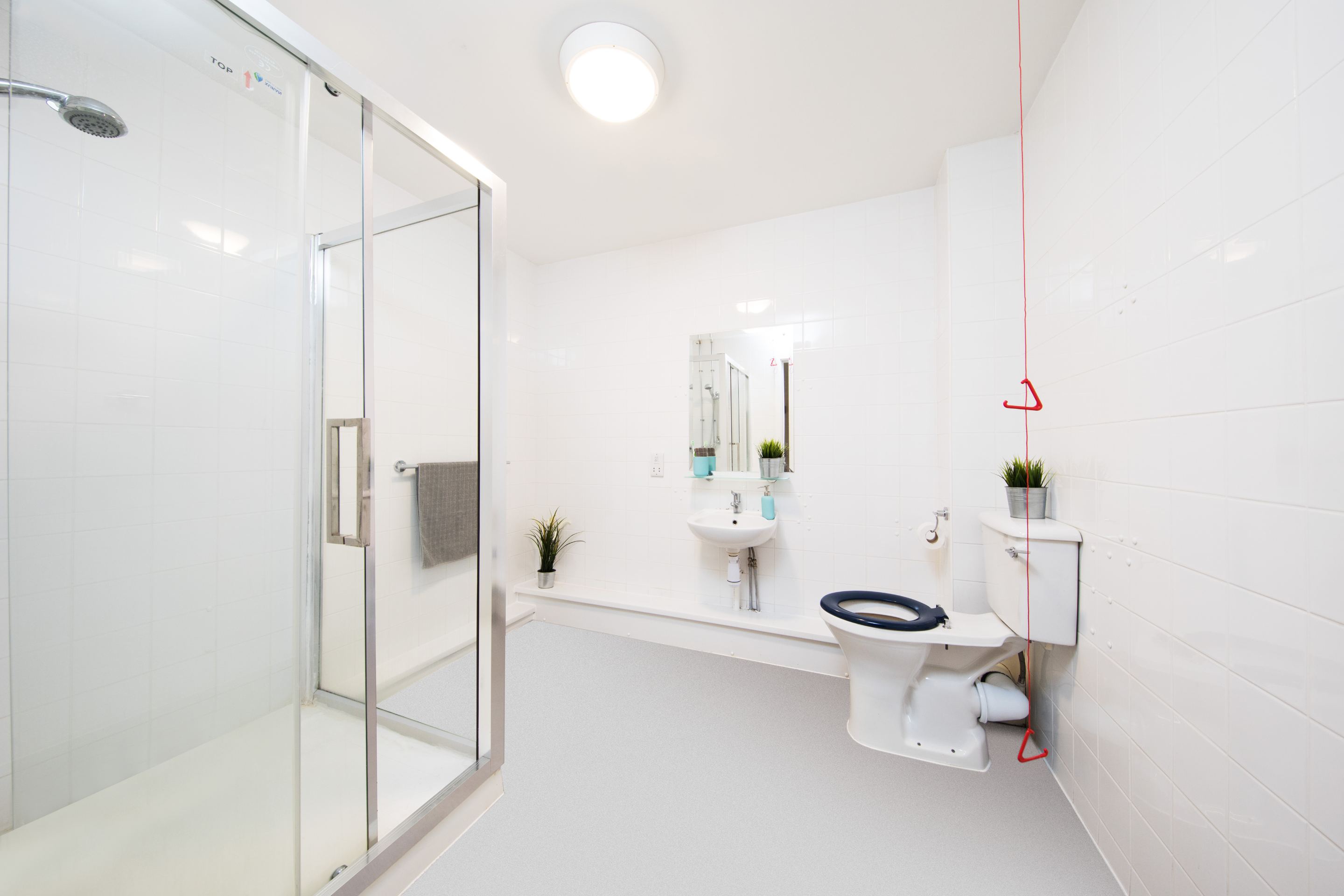 Double Partly Accessible En-Suite - Kelvin Court