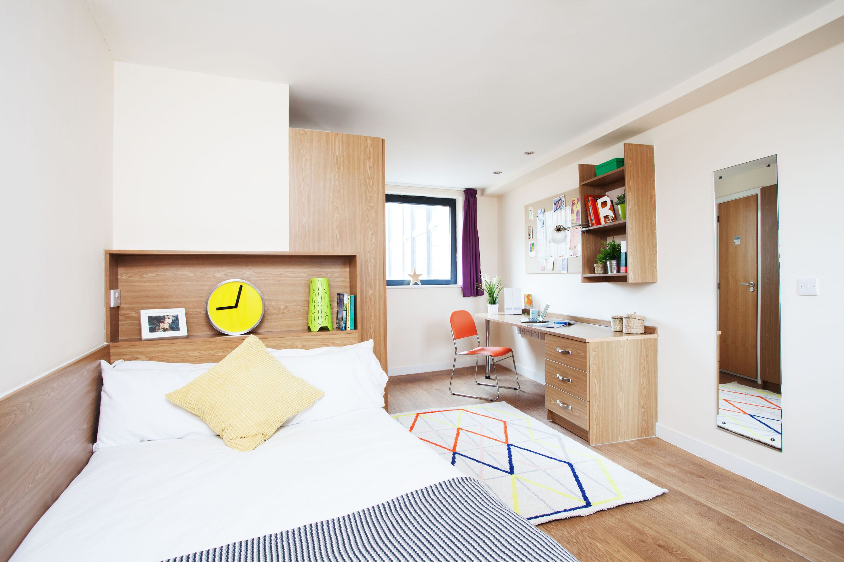 Large High Double En-Suite - Thurso Street