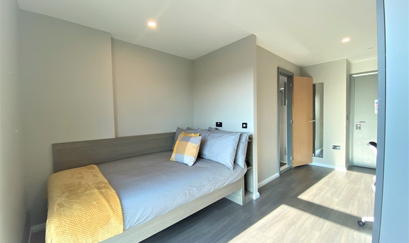 Ensuite Silver - Accessible - Little Patrick Street
