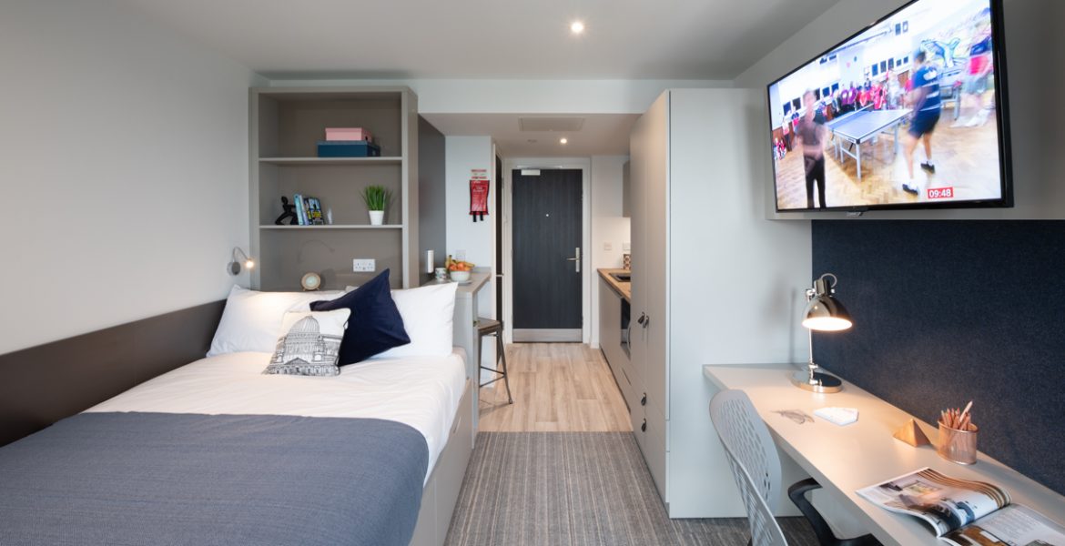 Gold Studio Upper - Chapter Ealing