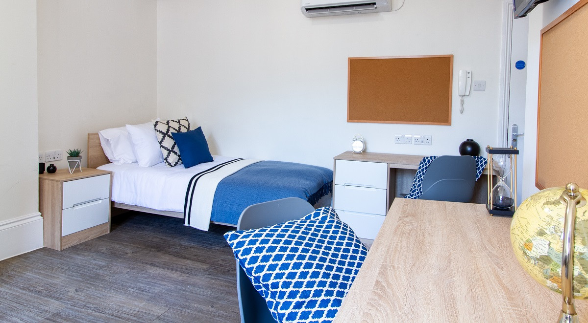 Bronze Twin Ensuite Room - Bloomsbury Janet Poole House