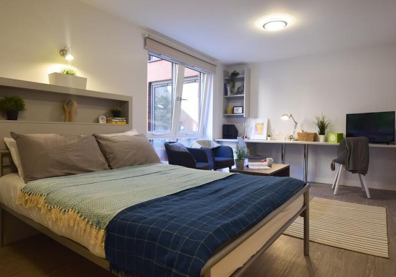Silver Studio Plus - iQ Leeds
