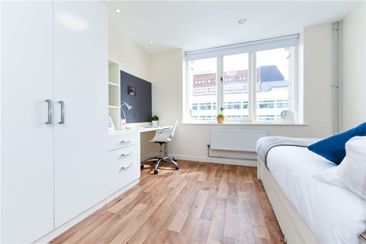 Ensuite - Gold - John Bell House