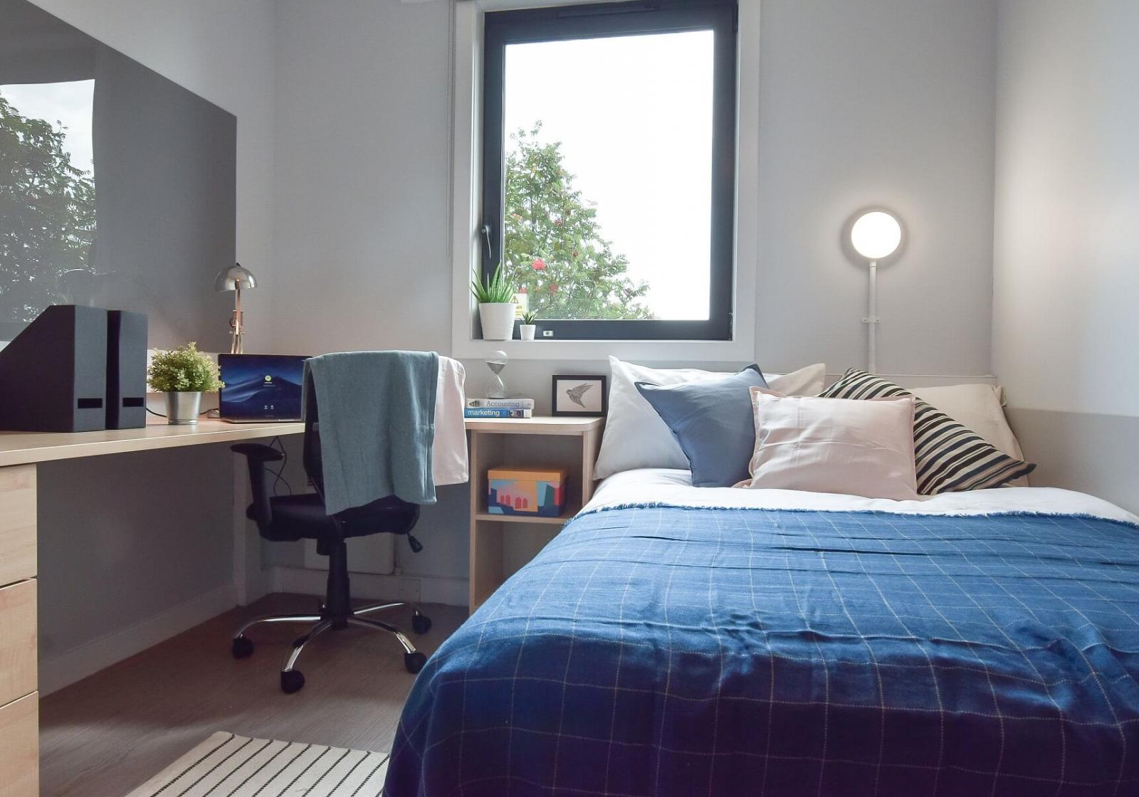 Silver En Suite Plus - iQ Parker House