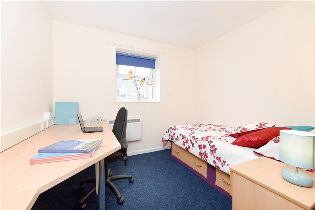 Ensuite - Bronze - Snowdon Hall
