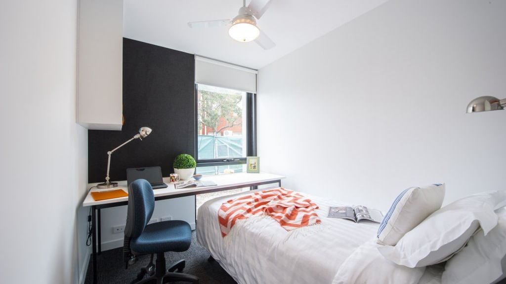 6 Bedroom Apartment - Regular Bedroom - UniLodge Victoria University