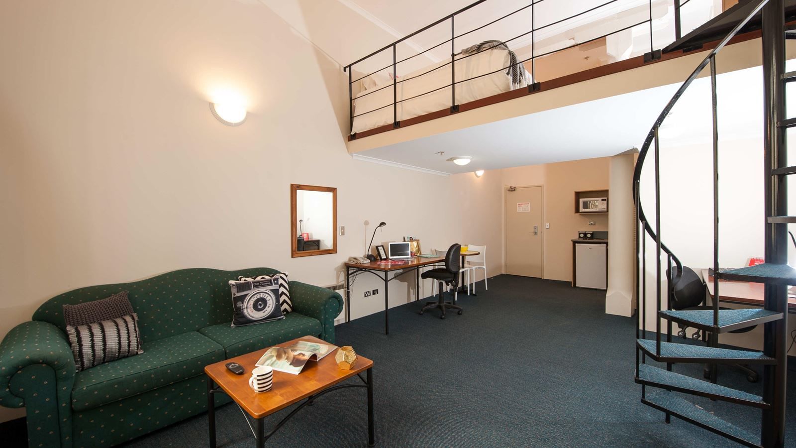 Balcony Twin Apartment - UniLodge on Broadway