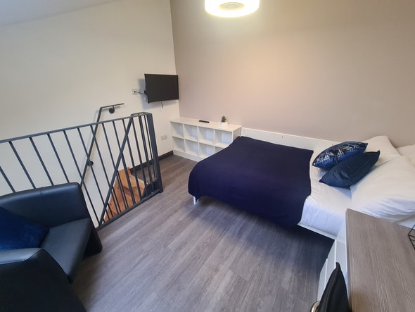 Studio - Platinum - Top Floor - St James' House