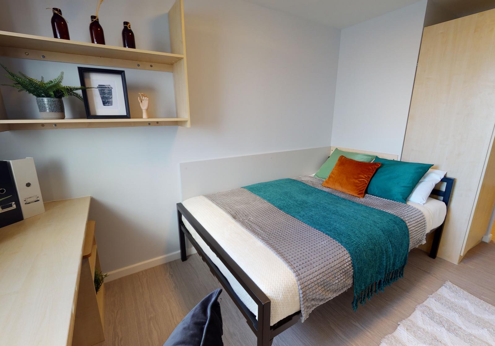 Silver En Suite - iQ Opal Court