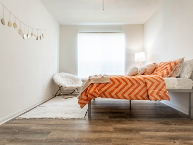 1B1B - Auden Houston