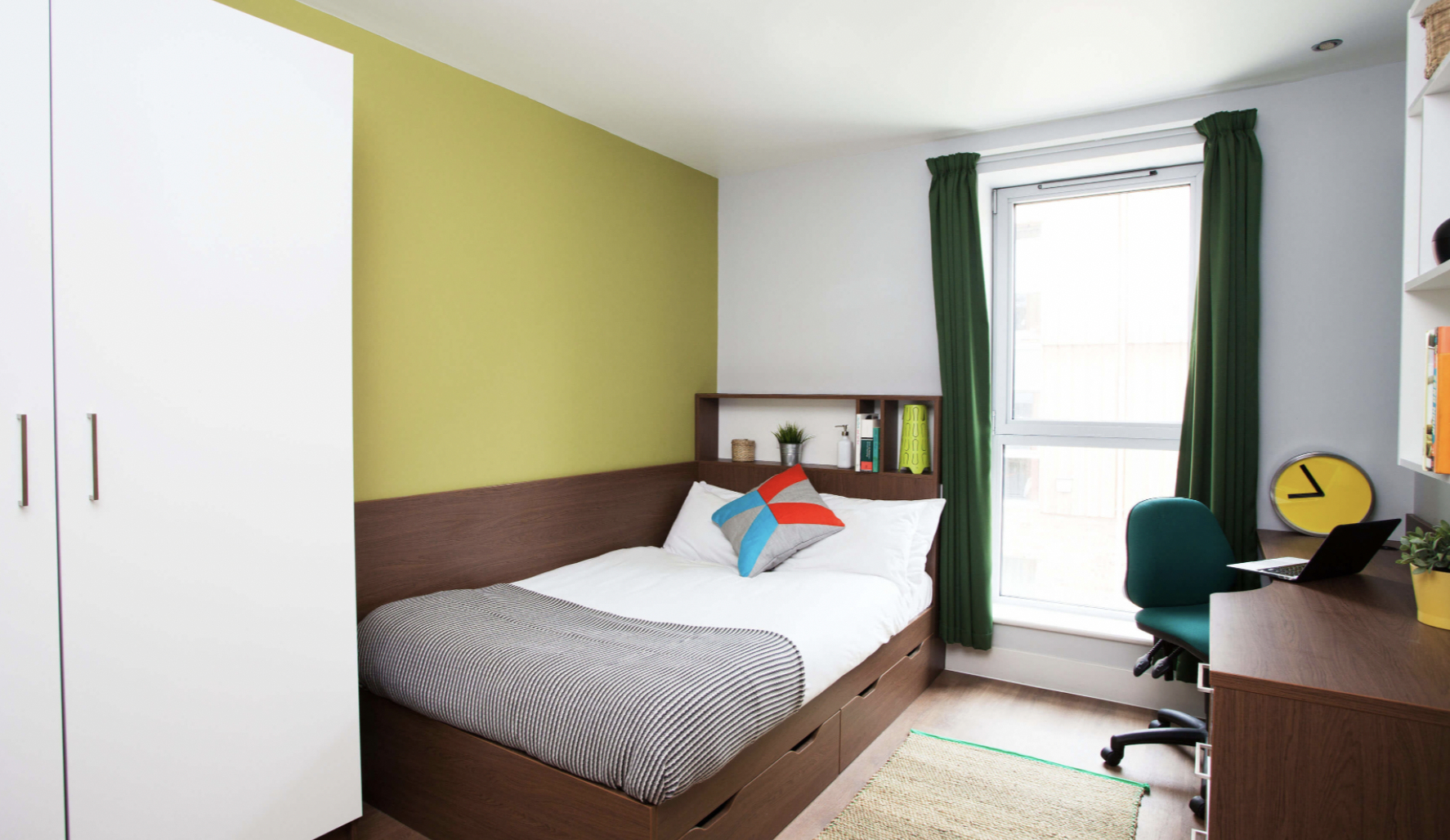 NON ENSUITE: TWO BED FLAT - Sugarhouse Close