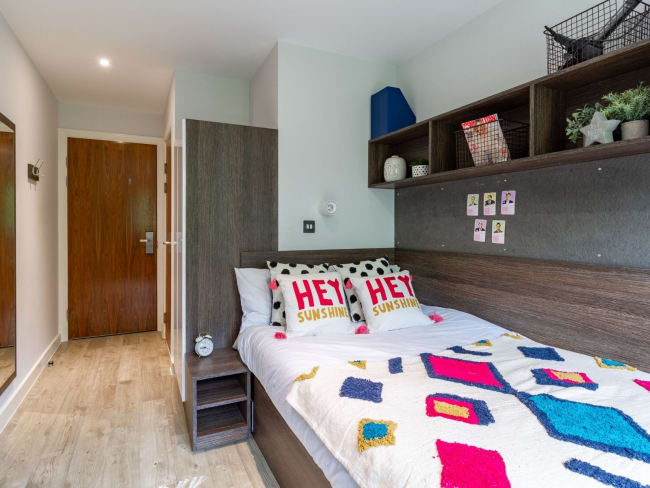 En-Suite - Cricket Field Court