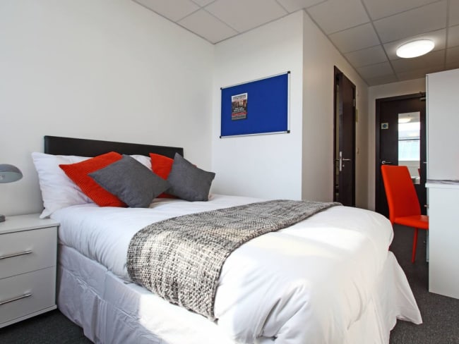 En Suite Club - Mypad Paisley