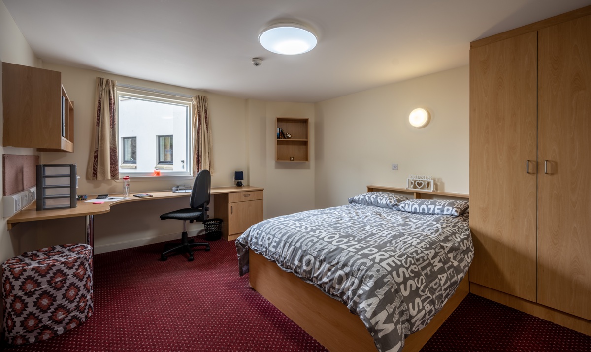 Large Double Ensuite (within a 5-bed flat) - The Hub Dundee