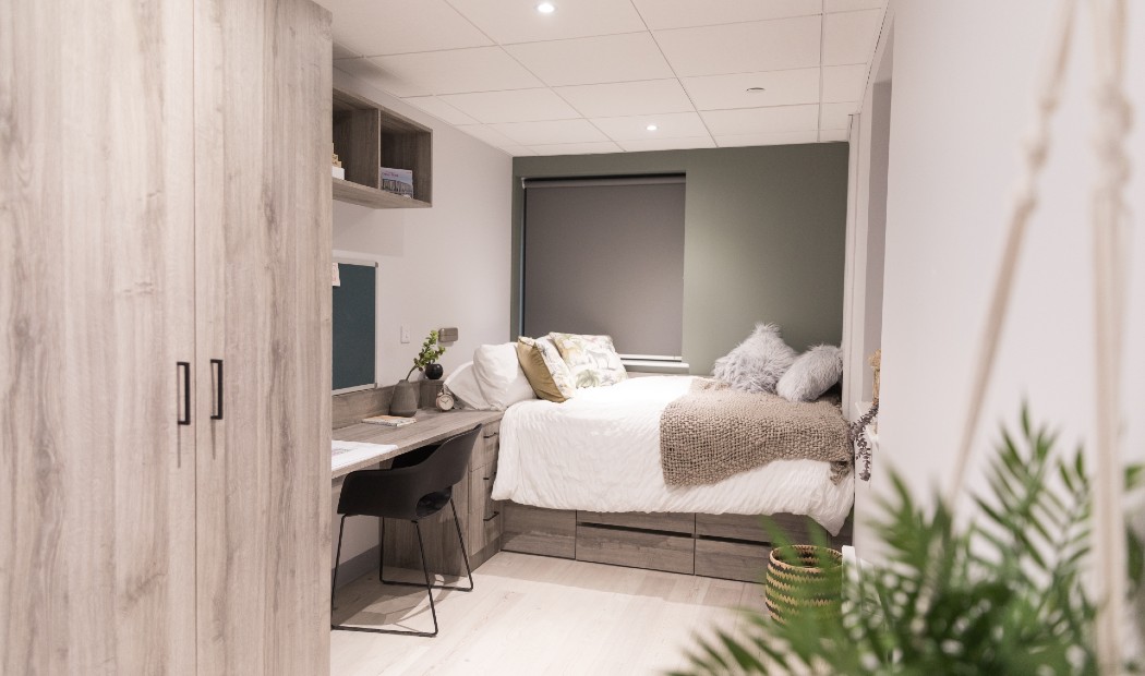 Large En-suite - Crown Place Swansea