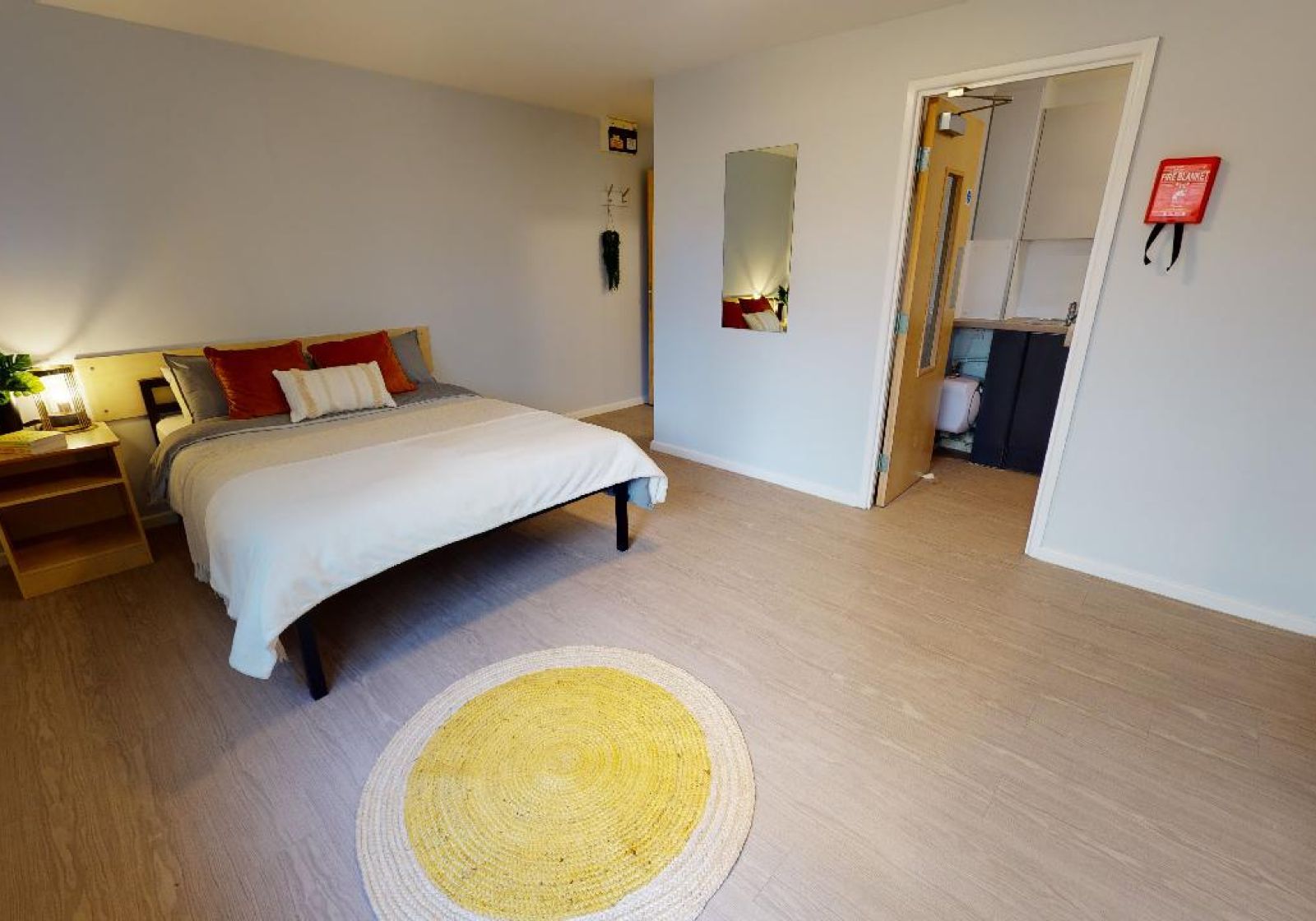 Silver Studio - iQ Opal Court