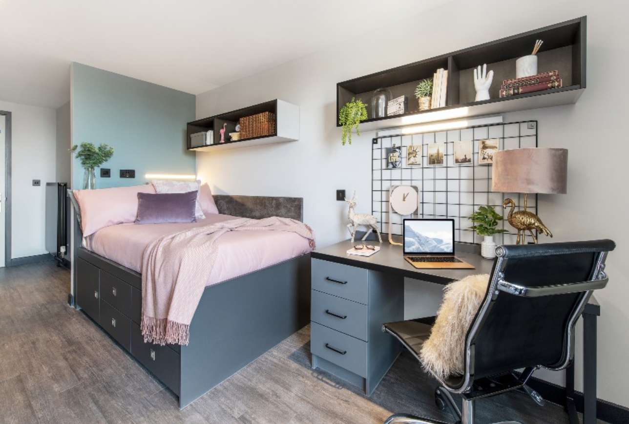 Club Plus Studio - Zenith Cardiff