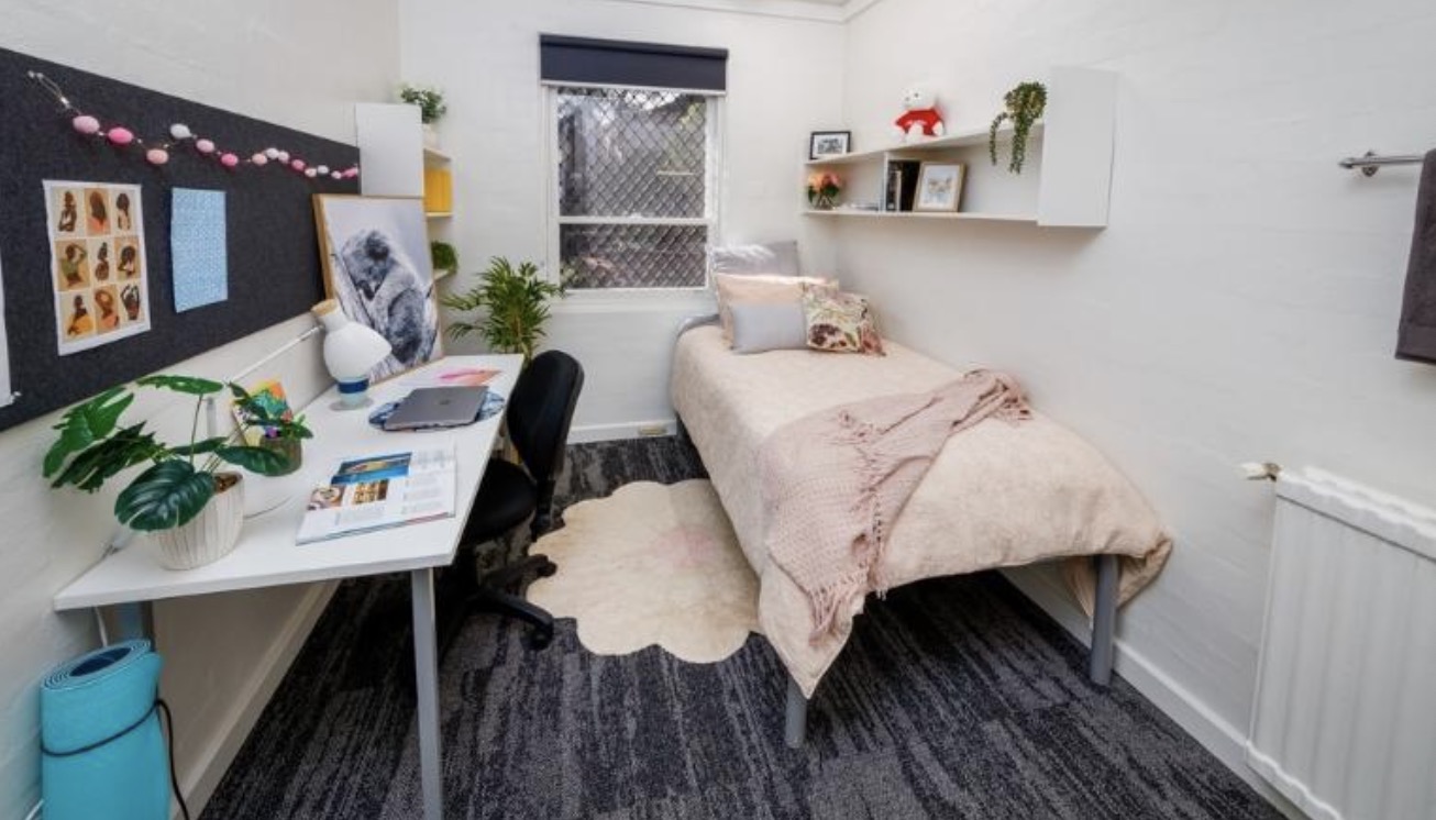 Buru - 12 bedroom apartment - UC Guginya & Campus West