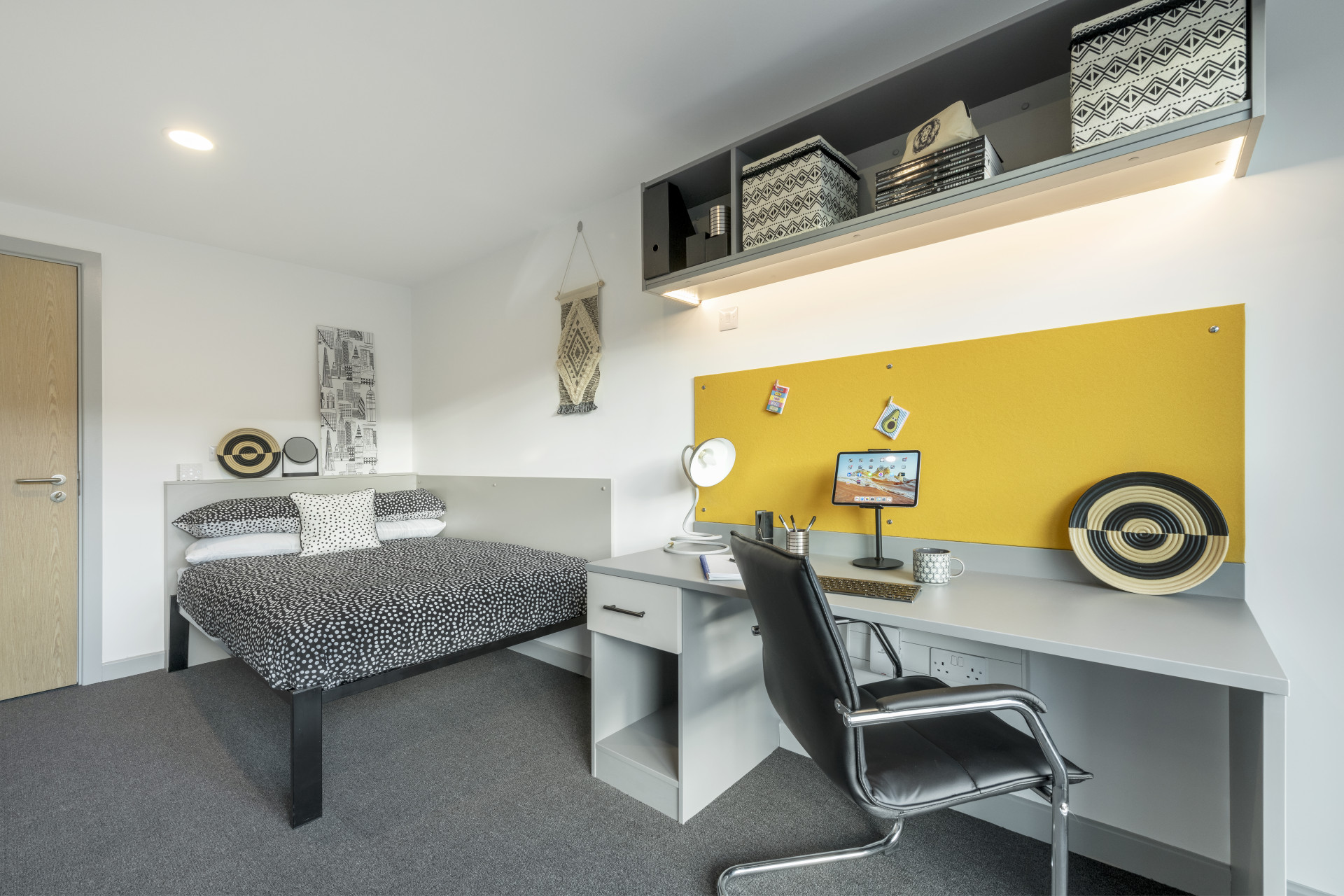 Gold Ensuite - Pine Mill