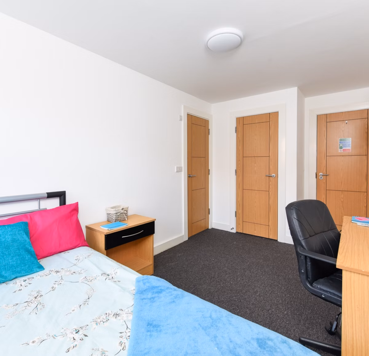 Five Bed Platinum - Brookland Road