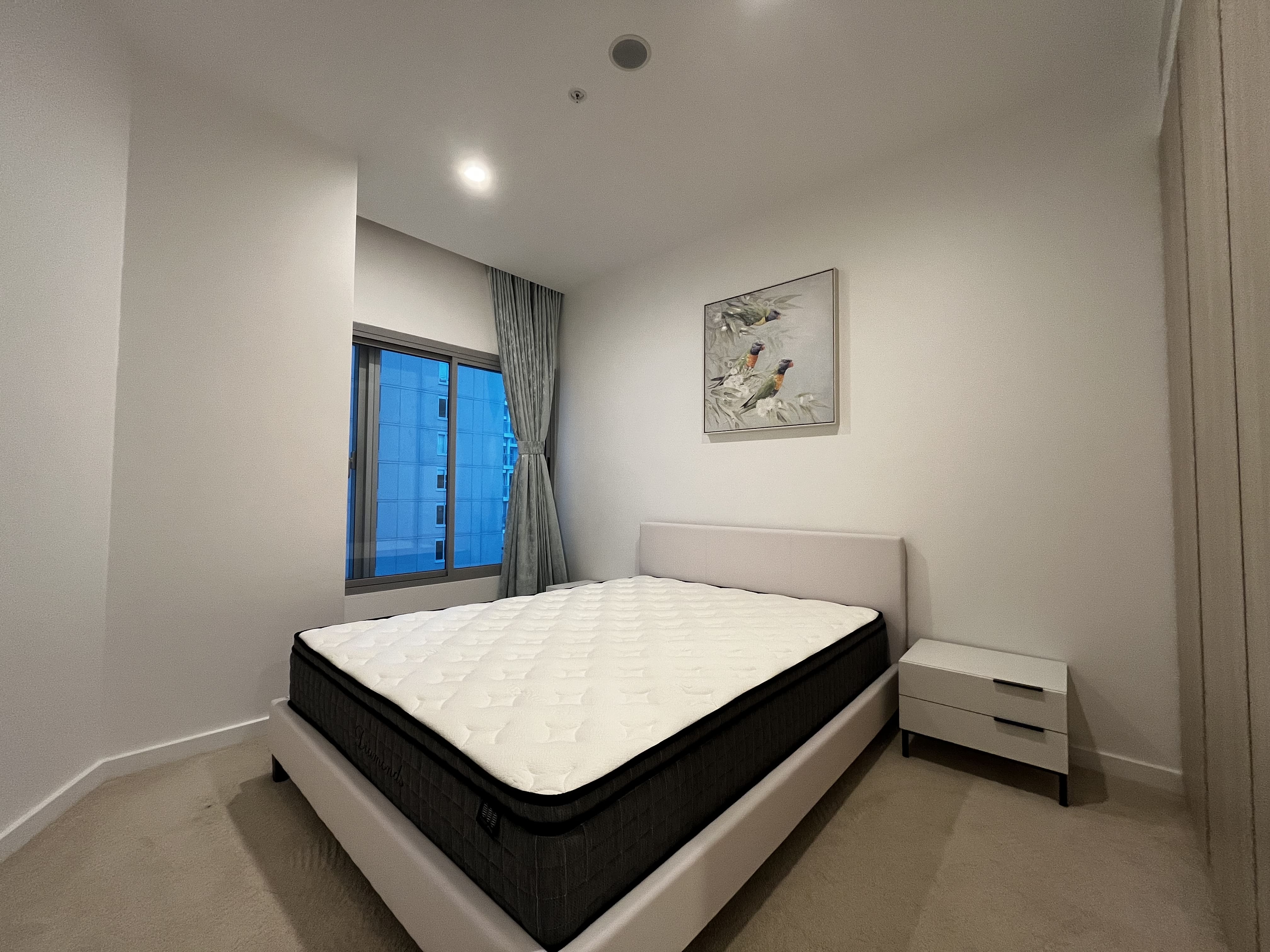 2B2B - 116 Bathurst Street