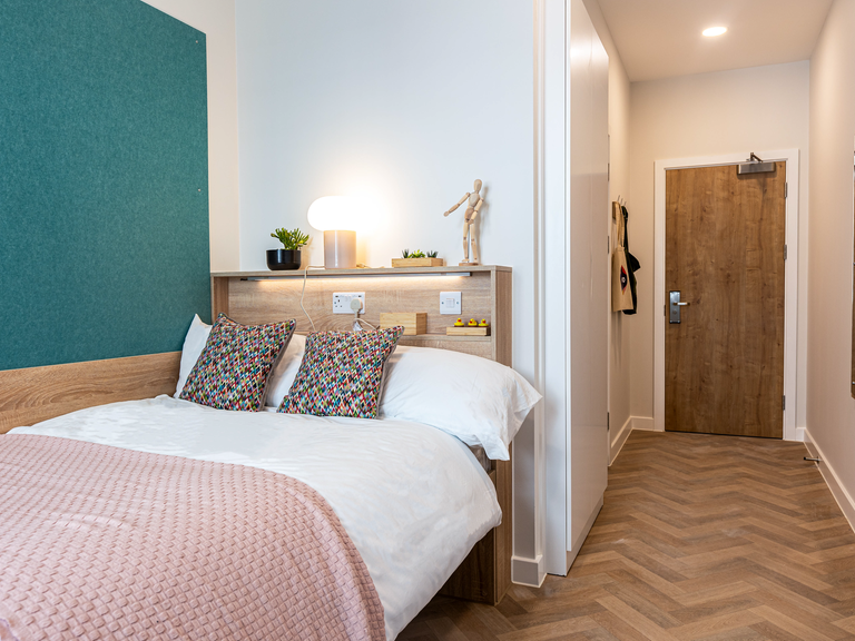 Premium Ensuite - St. Crispin's House