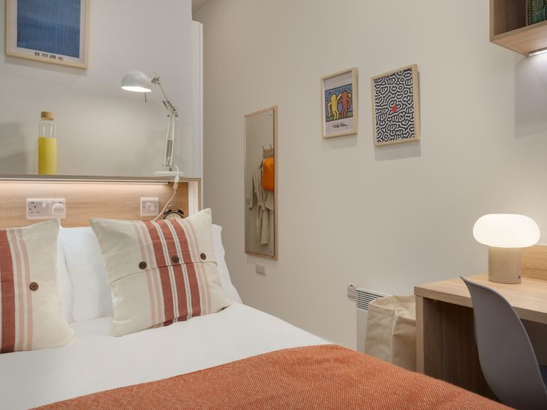 Standard Ensuite - St. Crispin's House