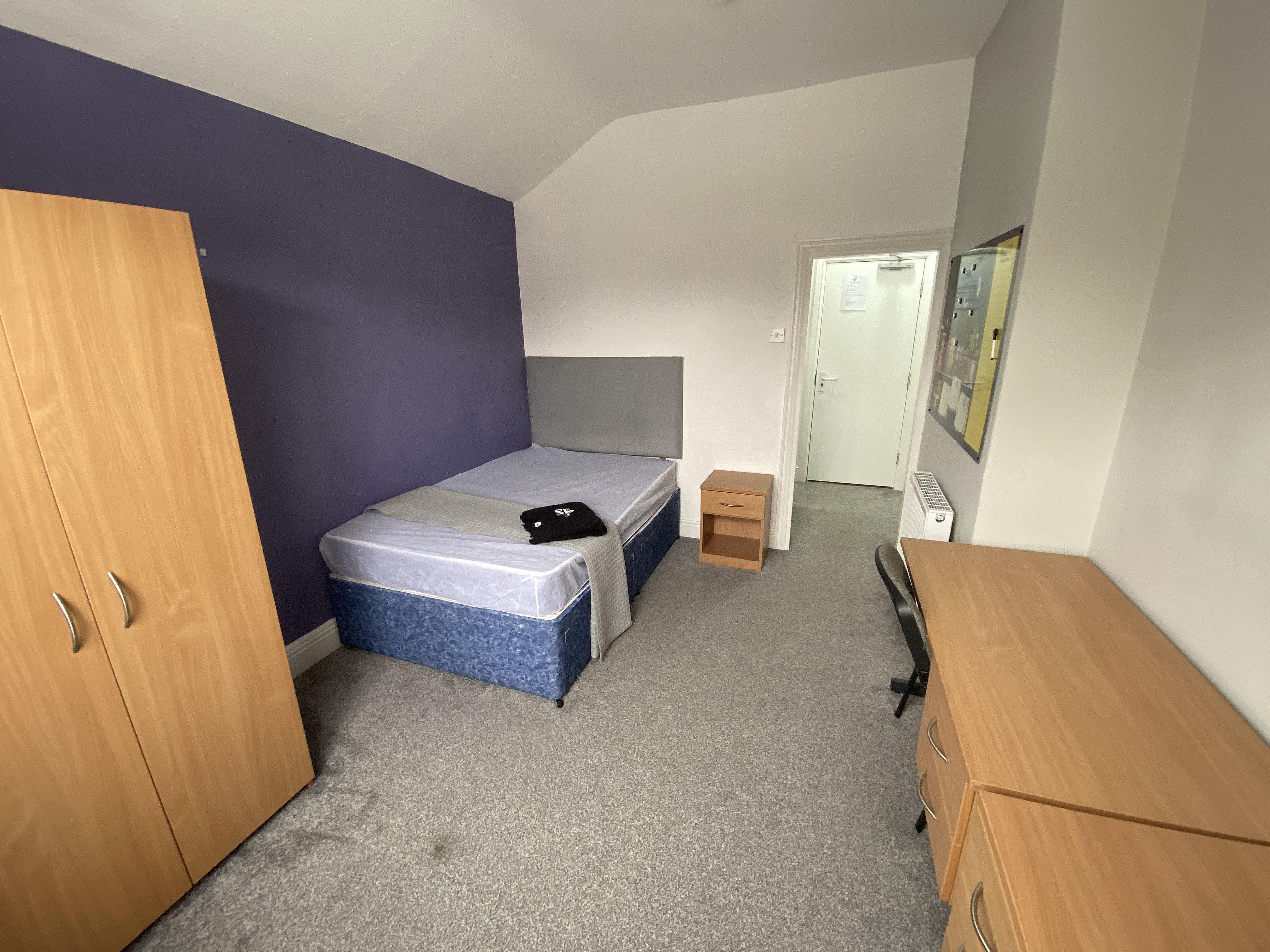 3-4 bedroom flats with shared kitchen and bathroom - Cranbrook Court