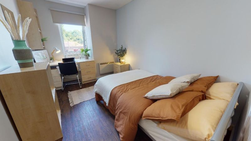 Silver En Suite - iQ Fiveways House