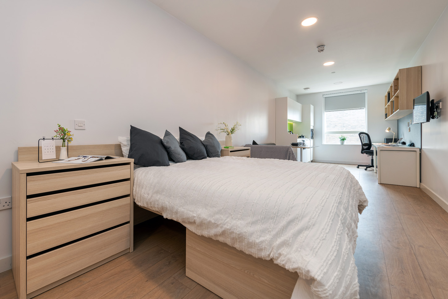 VIP Studio - Middle Street