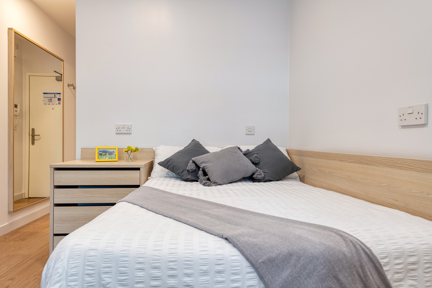 Premium Studio - Middle Street