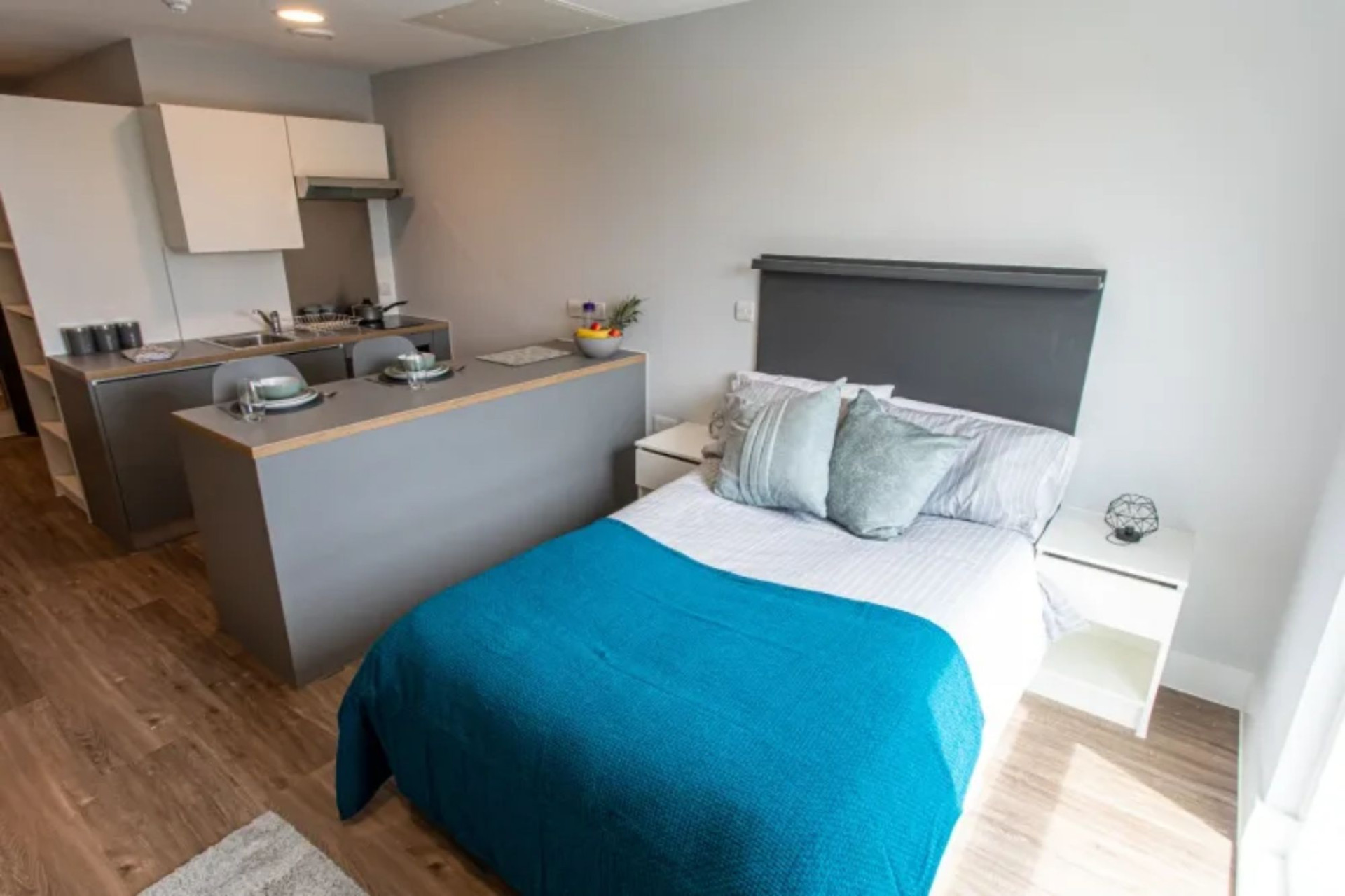 Deluxe Studio - West Way Square
