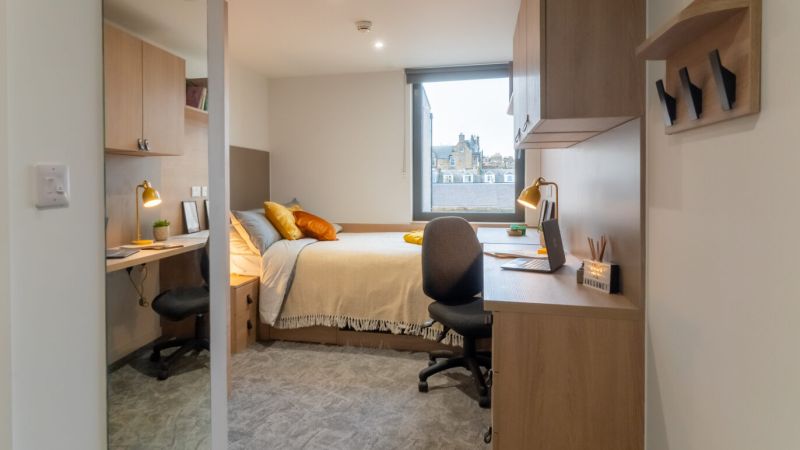 Silver En Suite - iQ The Mont