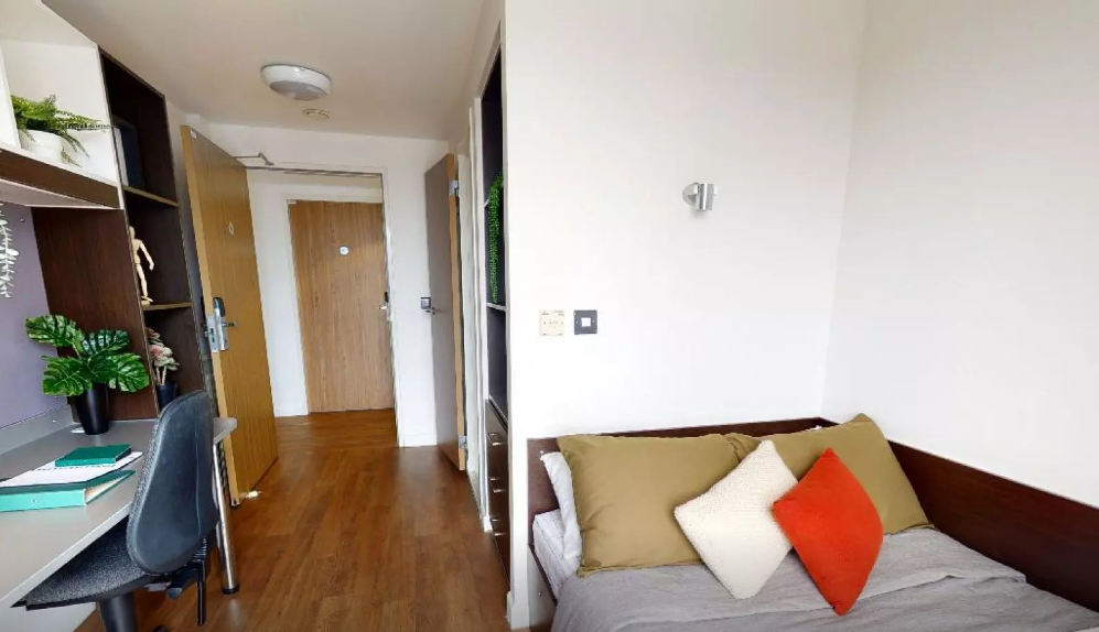 Bronze En Suite - iQ Astor House
