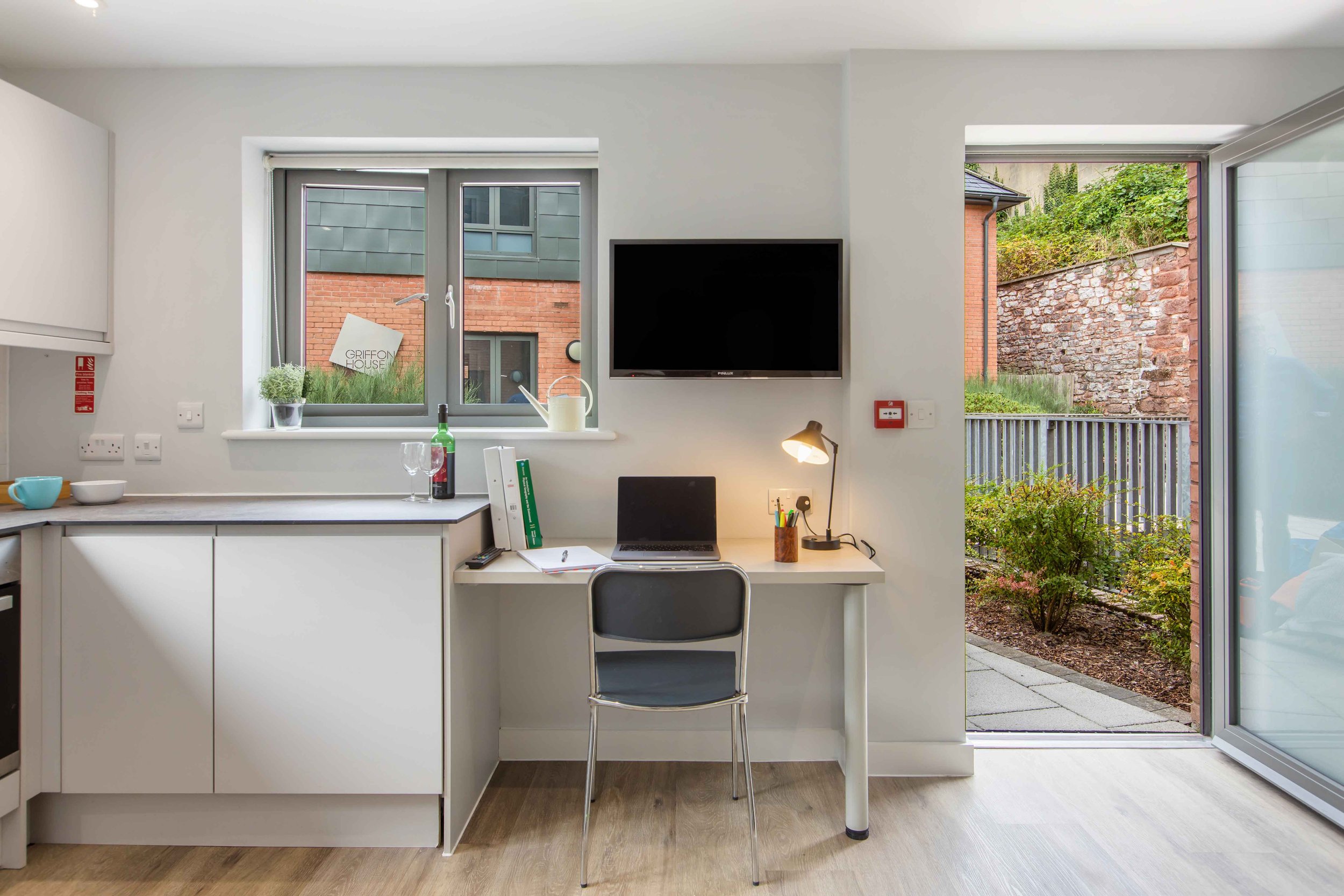 Premium Apartment + Garden Terrace - The Leat