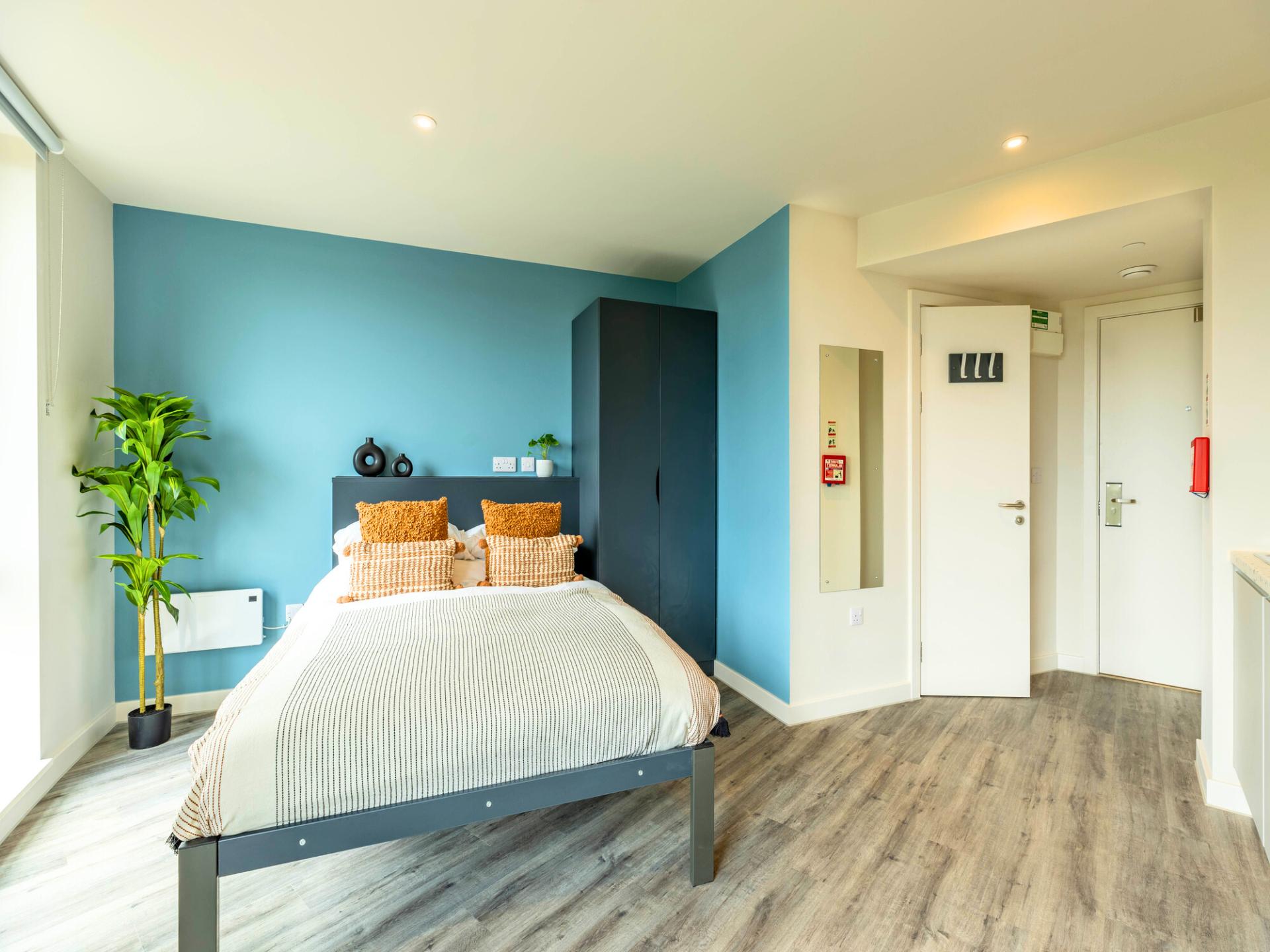 Silver Plus Studio - Pershore Junction