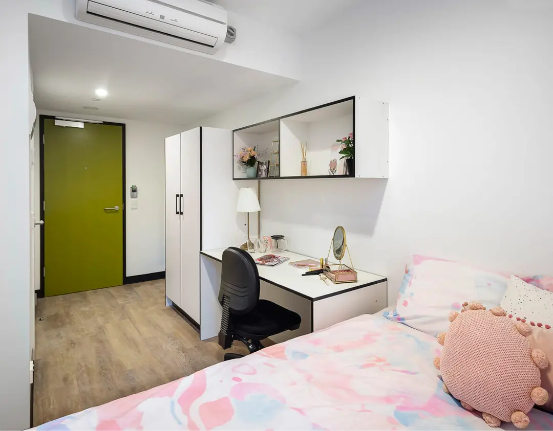 Cluster Ensuite Silver - Accolade on Waymouth
