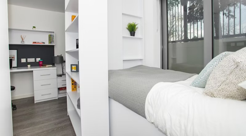 Large Twin Studio - Cube Ealing