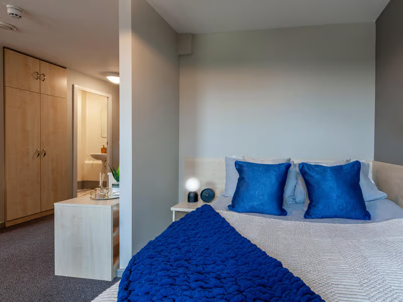 Classic Studio - Crown House - Reading