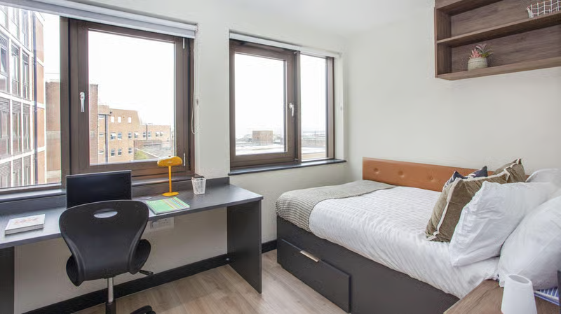 Premium Plus Studio - Crown House Brighton
