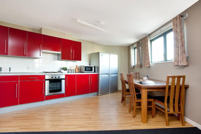 Classic En-Suite - Crown House - Reading