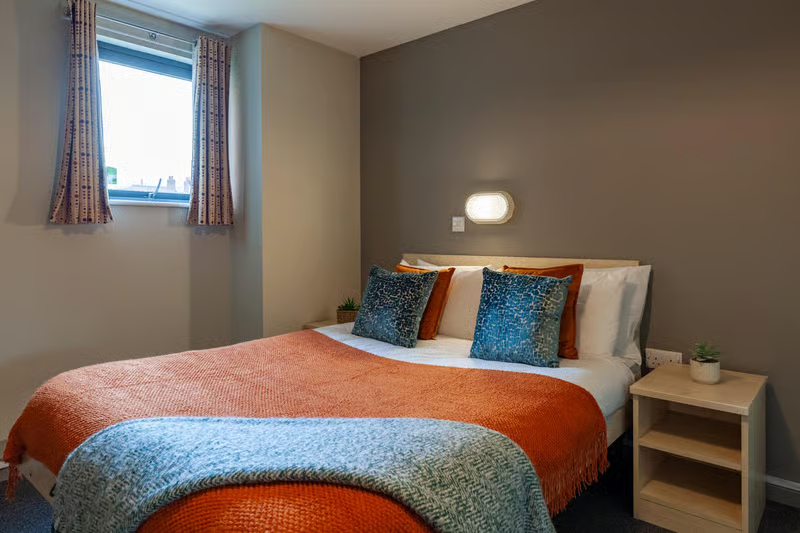 One Bedroom Flat - Crown House - Reading